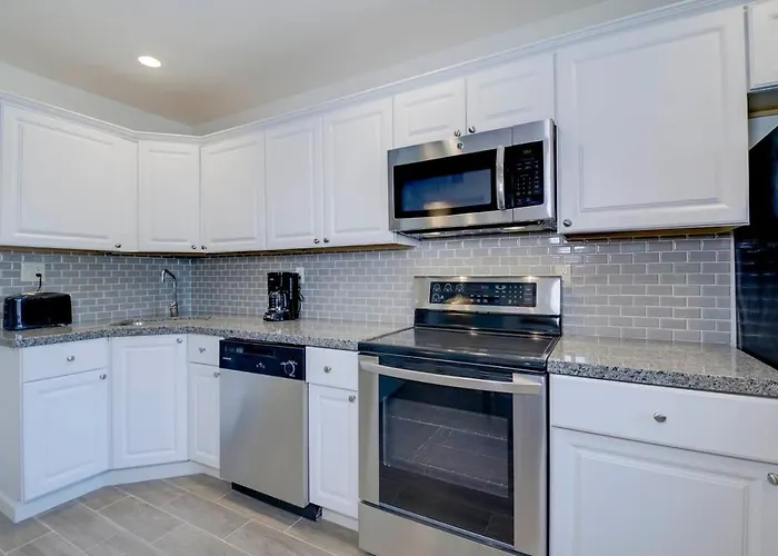 37b- Full Remodel W Heated Pool Holiday home *